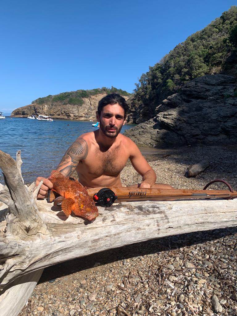 Lorenzo procura la cena armato di ShortWing